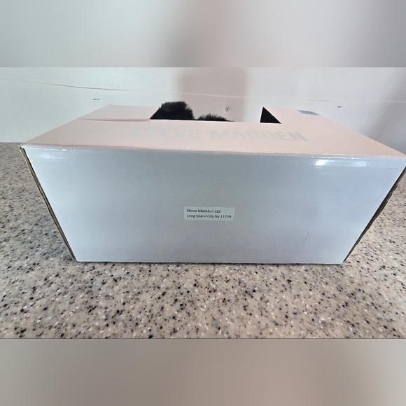 Steve Madden Slippers Black Faux Fur Criss Cross Slip On Large 9/10 NEW IN BOX - Picture 4 of 6